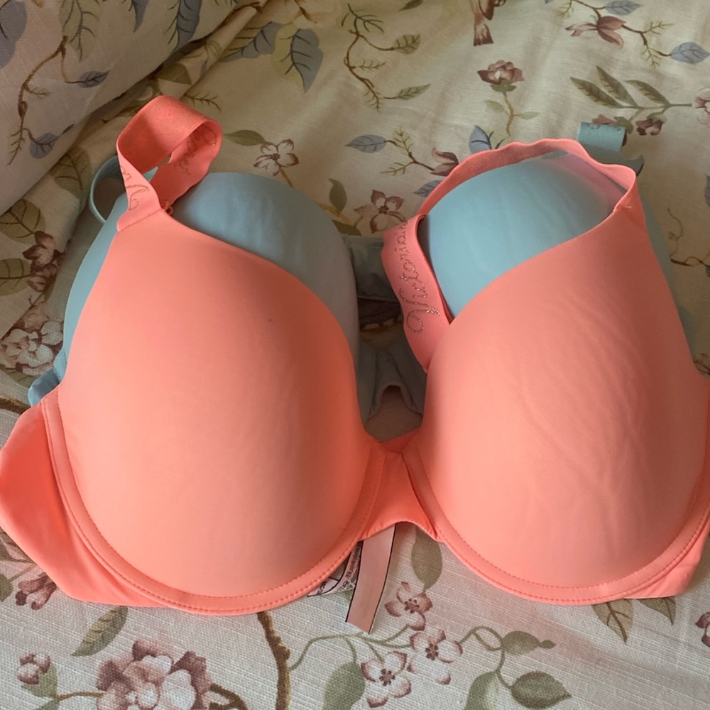 Victoria’s Secret 38c t-shirt bra